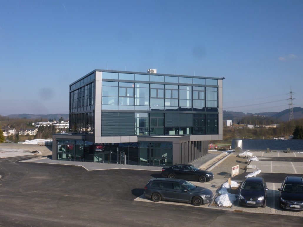 Neubaue eines Bürogebäudes und einer Produktionshalle in Wiehl.